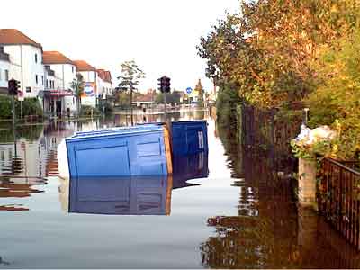 die Kreisstae in Richtung W.-Feuerherdtstr., hier stehe ich knietief im Wasser