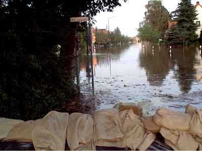 Ecke Kreisstraße - Am Luisium, bis hier sind alle Häuser bereits geflutet