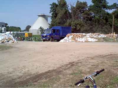 Die Dmme aus Sandscken am Klrwerk sind ca. 2,00 Meter