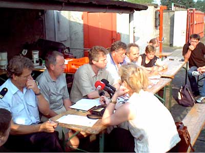 Pressekonfernz in der Feuerwehrleitstelle, Herr Otto, Herr Kessing,  Herr Krger, Leiter Feuerwehr, Vermessungamt