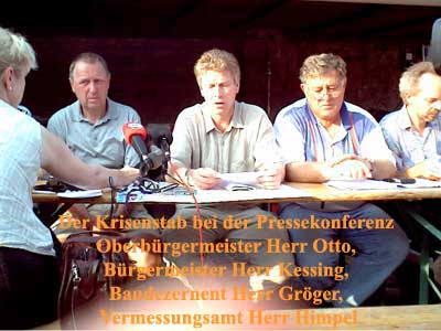 Pressenkonferent und Besprechnung der kritischen Lage